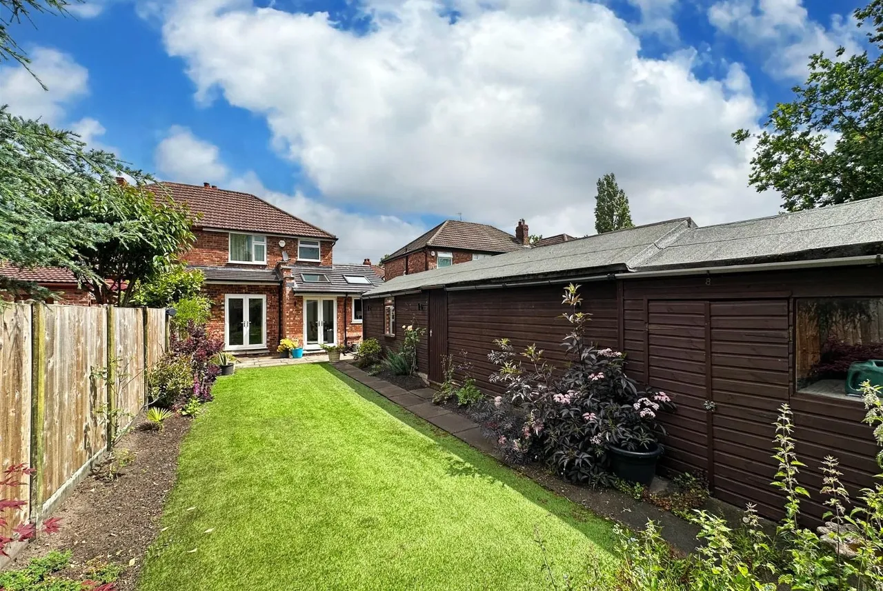 Langham Grove, Timperley WA15 6DU, photo 6