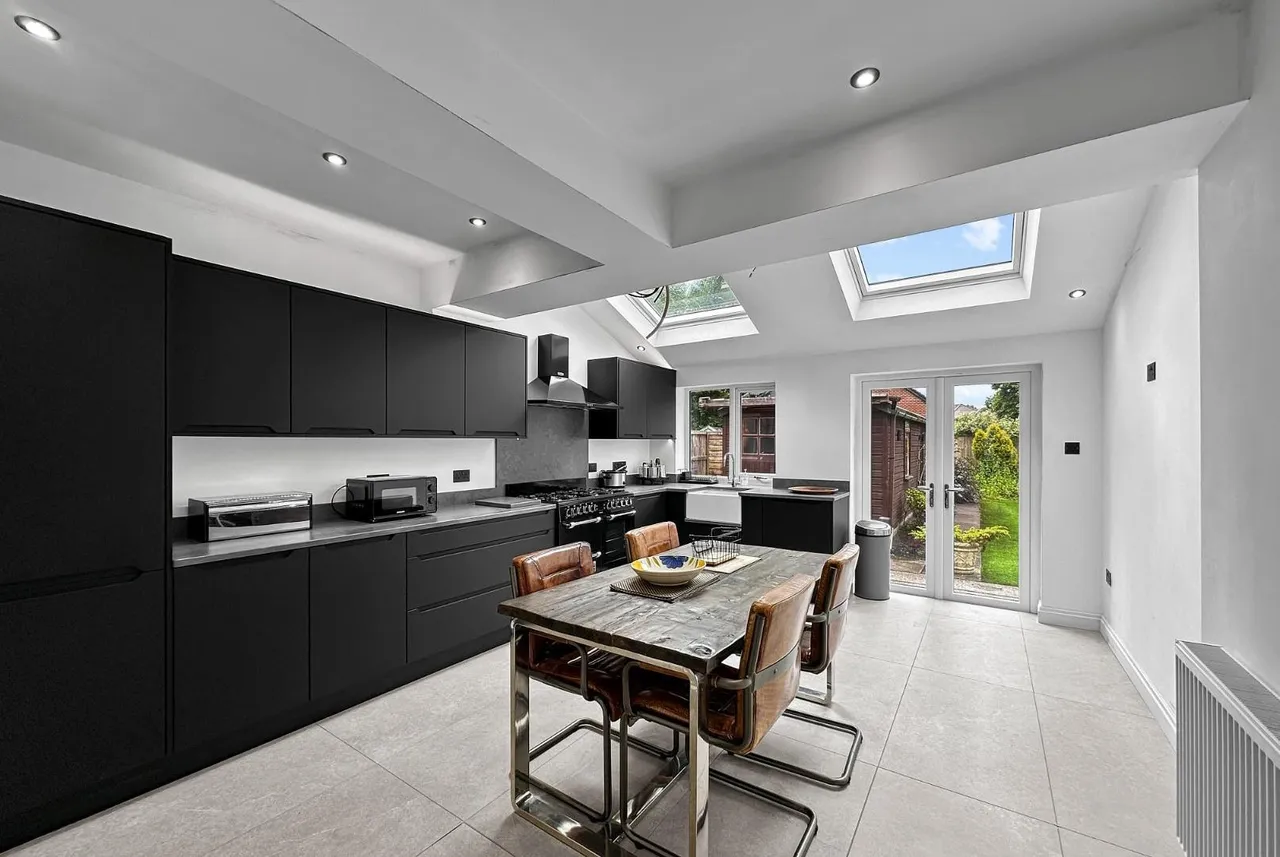 Langham Grove, Timperley WA15 6DU, photo 2