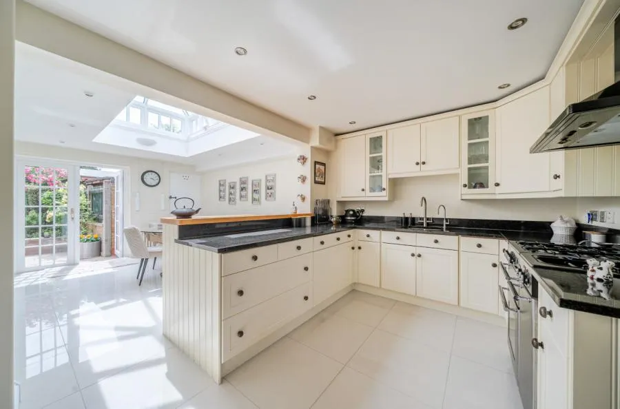 Warfield Street, Warfield, RG42, photo 2