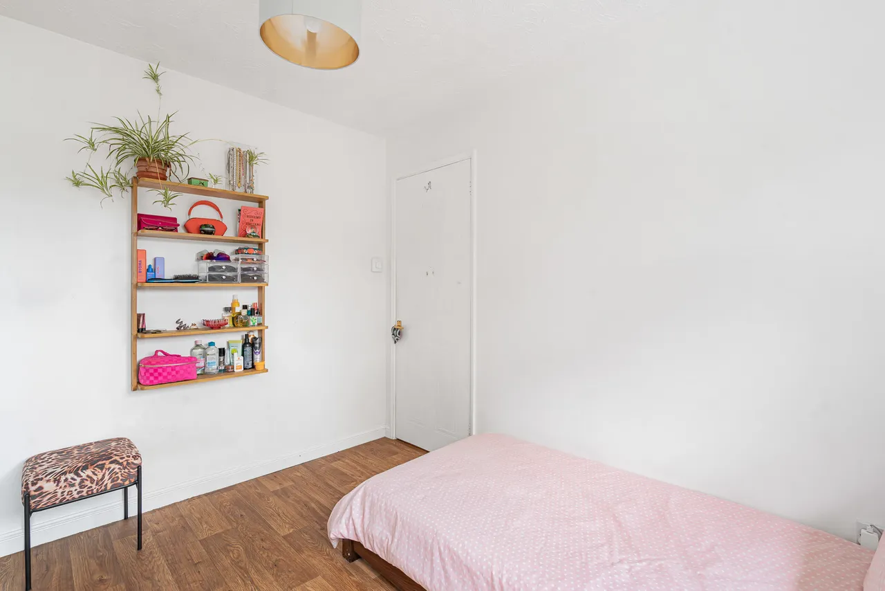 Cater Gardens, Guildford, GU3, photo 16