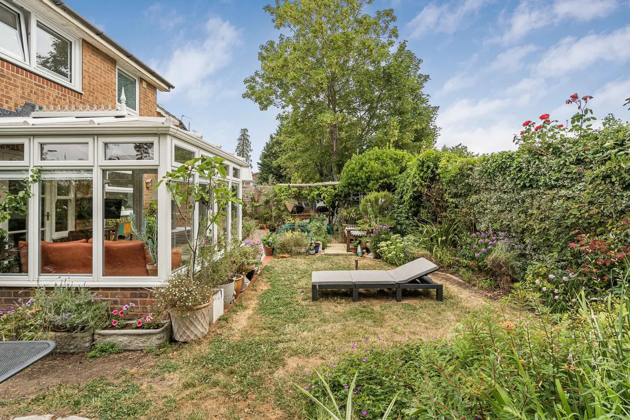 Cater Gardens, Guildford, GU3, photo 26