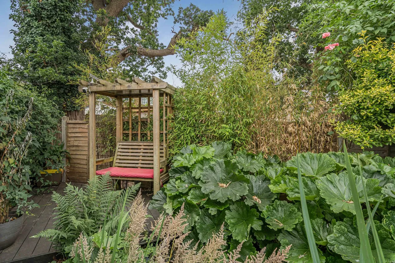 Cater Gardens, Guildford, GU3, photo 28