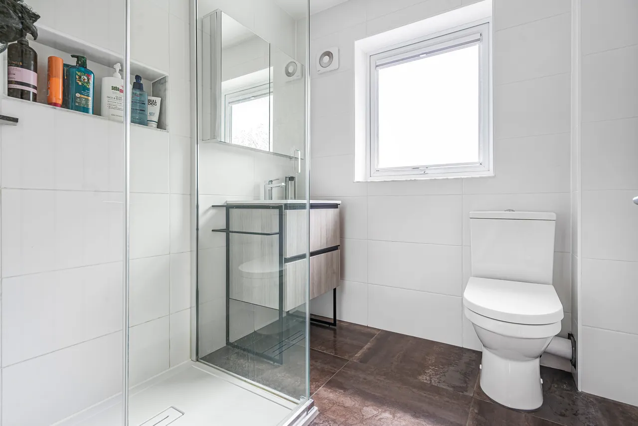 Cater Gardens, Guildford, GU3, photo 19