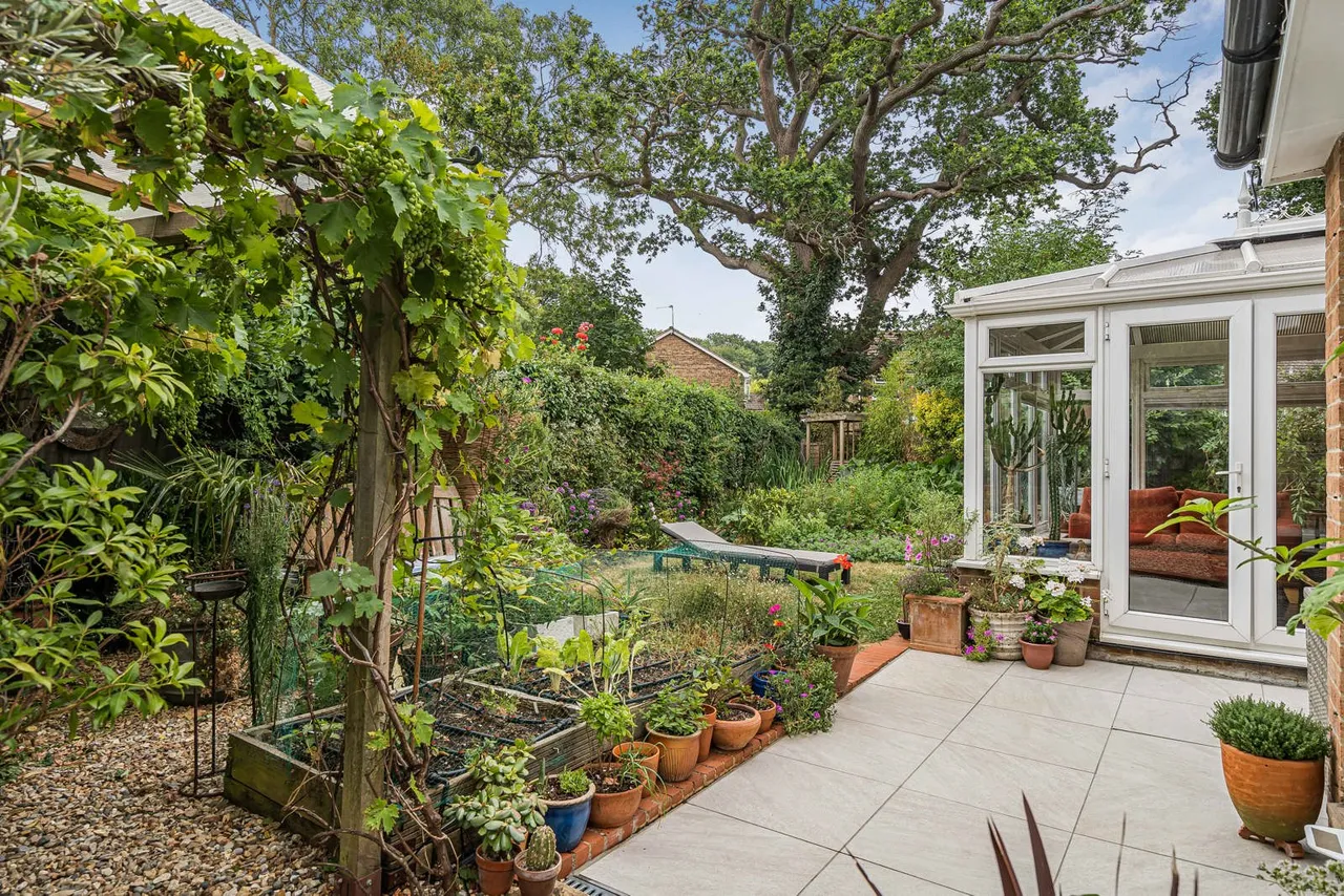 Cater Gardens, Guildford, GU3, photo 24