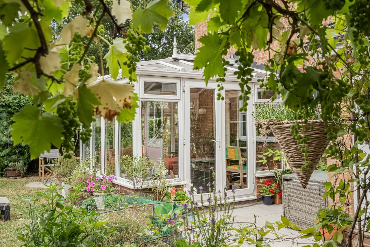 Cater Gardens, Guildford, GU3, photo 31