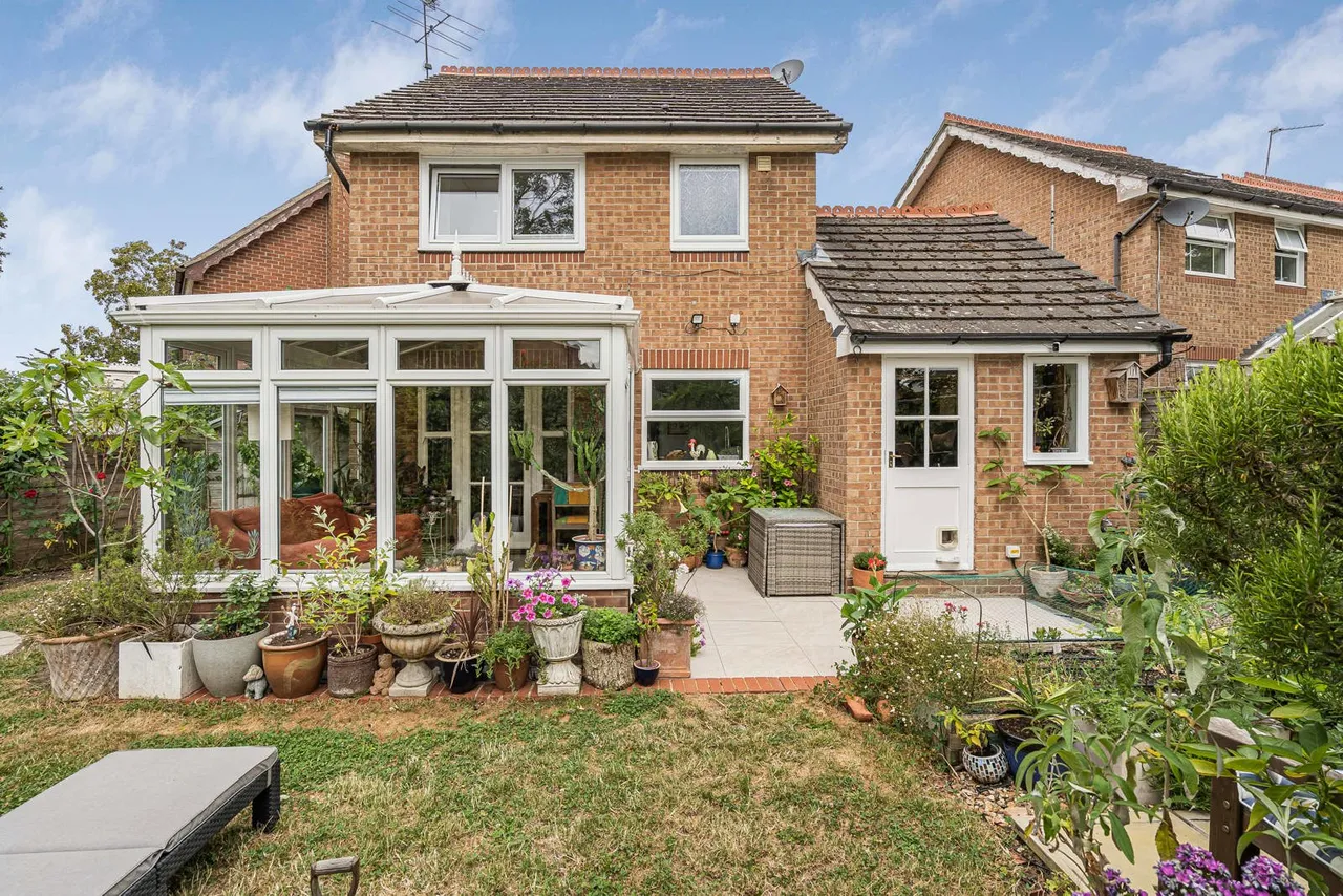 Cater Gardens, Guildford, GU3, photo 25