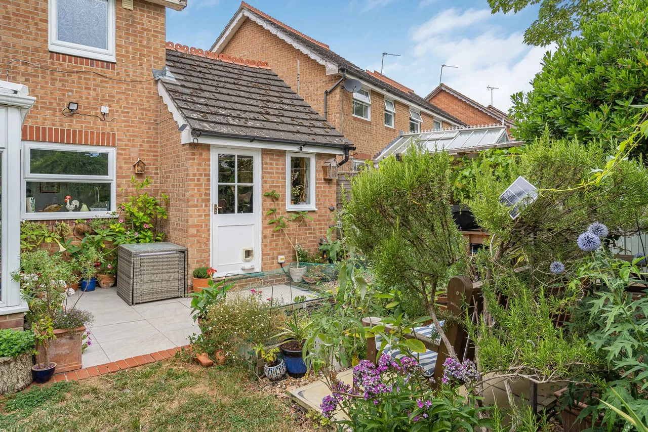 Cater Gardens, Guildford, GU3, photo 32