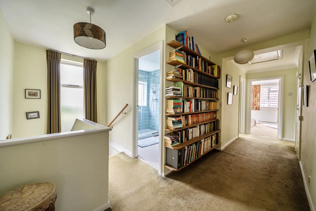 Fulmer Drive, Gerrards Cross, SL9, photo 15