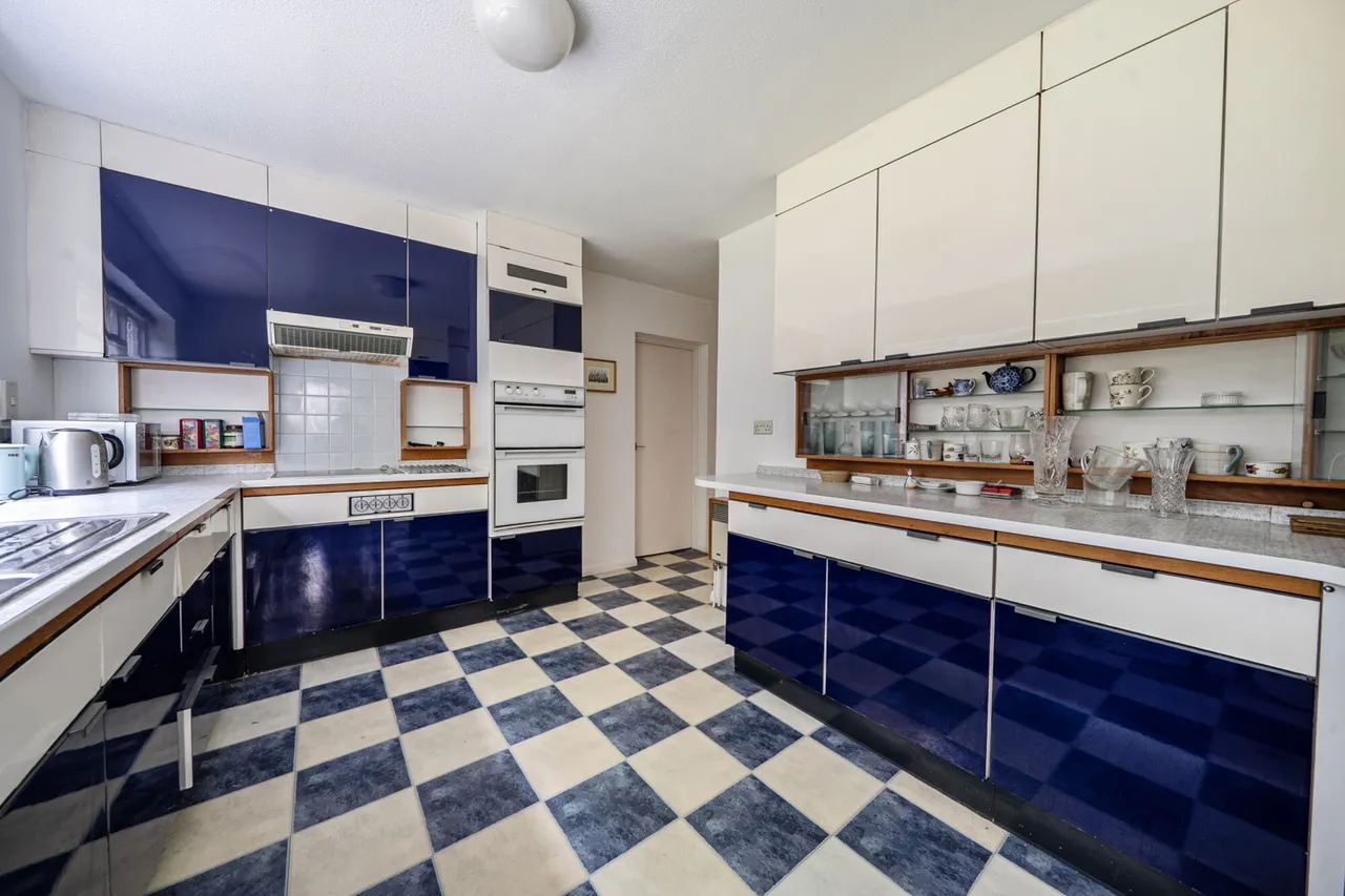 Fulmer Drive, Gerrards Cross, SL9, photo 11