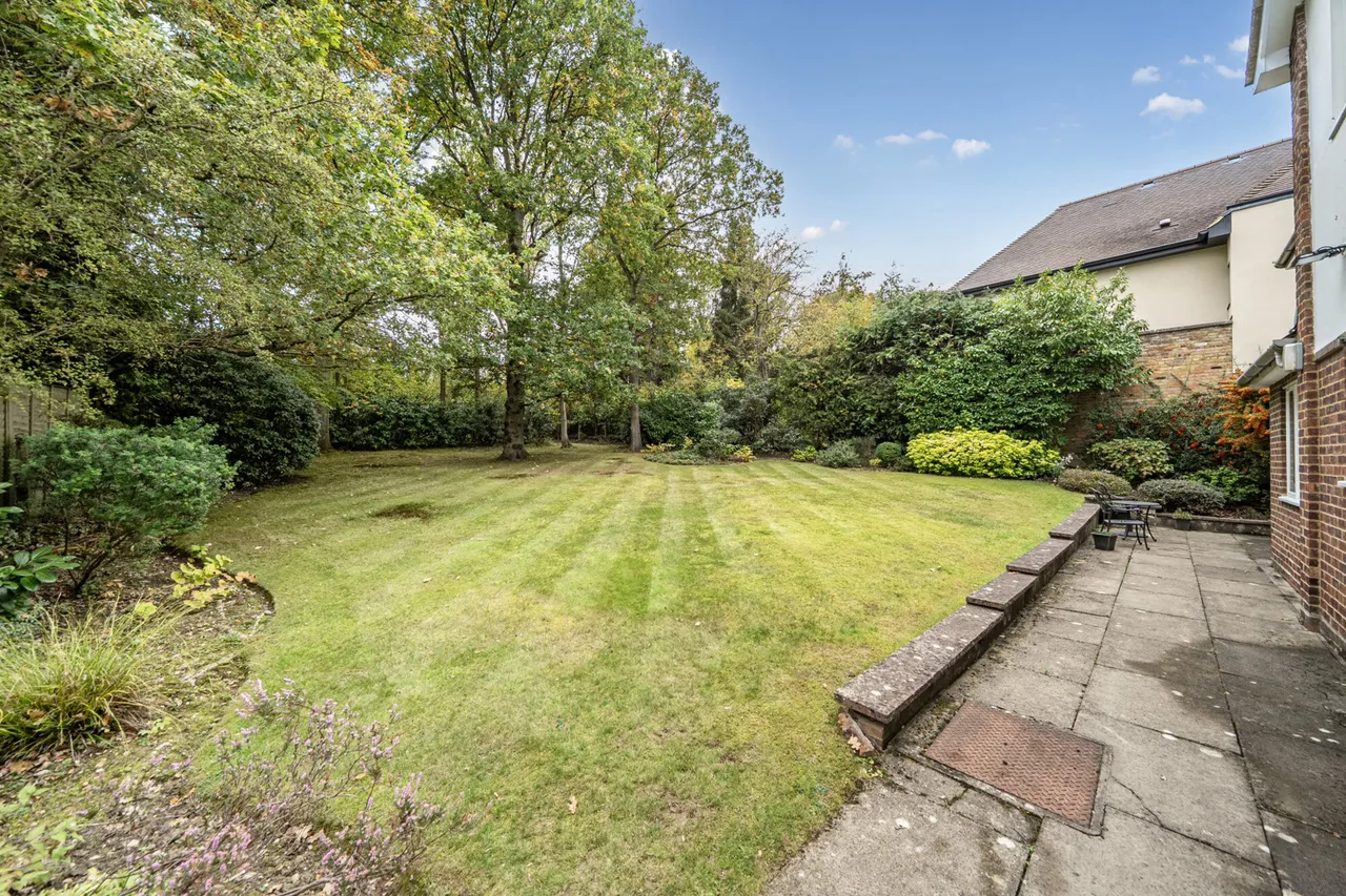 Fulmer Drive, Gerrards Cross, SL9, photo 22