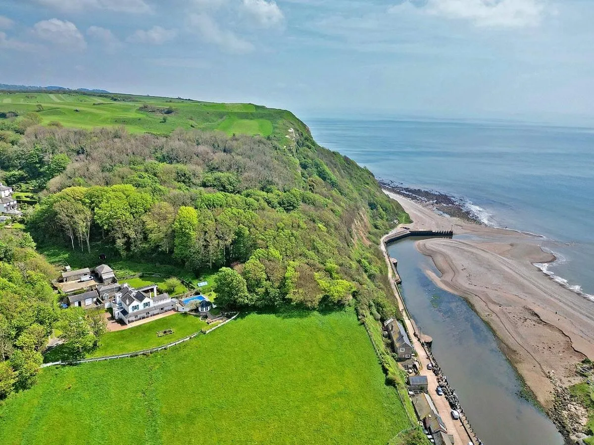 Axmouth, EX12, photo 3