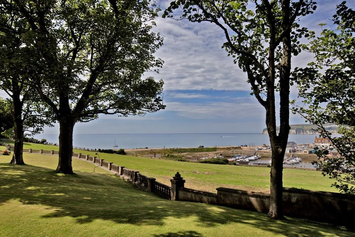 Axmouth, EX12, photo 4