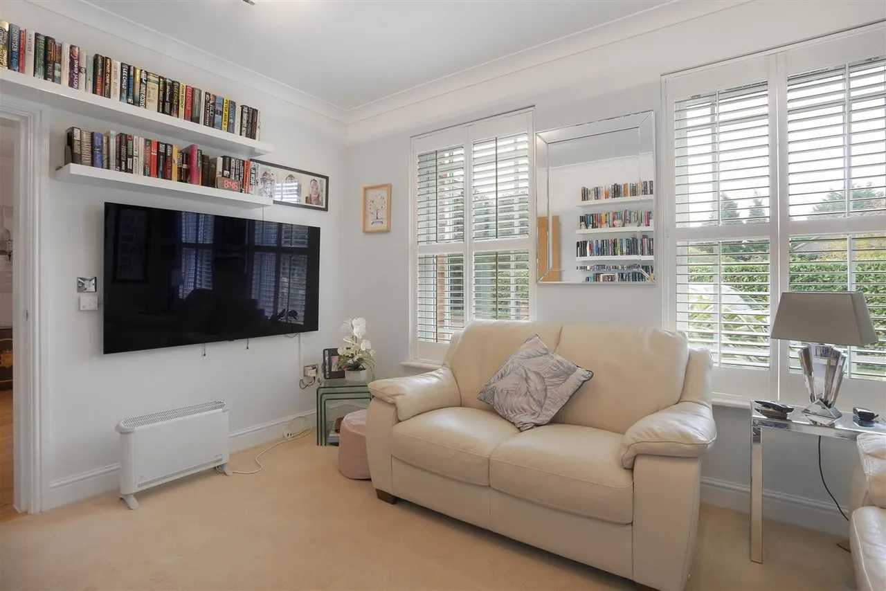 Sutton Lane, Banstead, SM7 3RB, photo 4