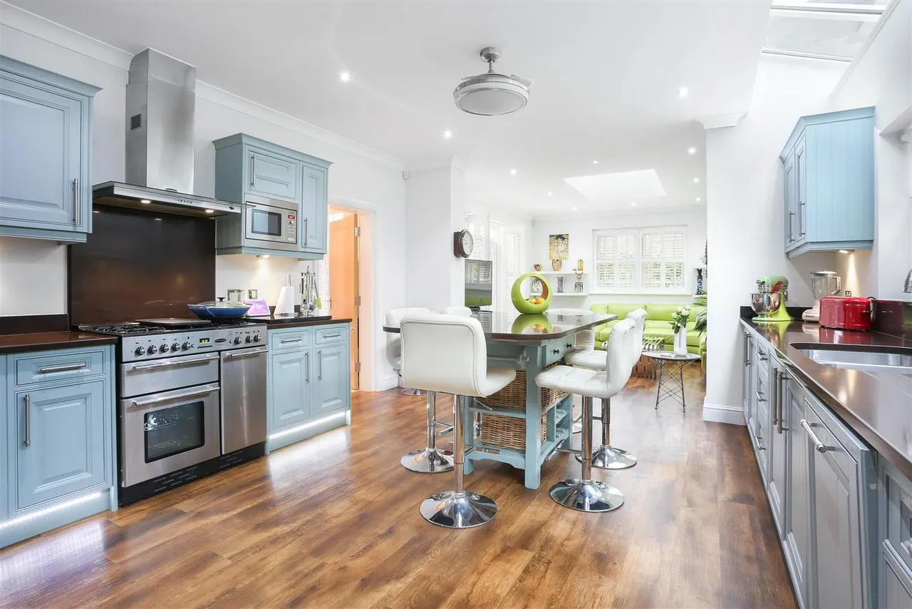 Sutton Lane, Banstead, SM7 3RB, photo 12