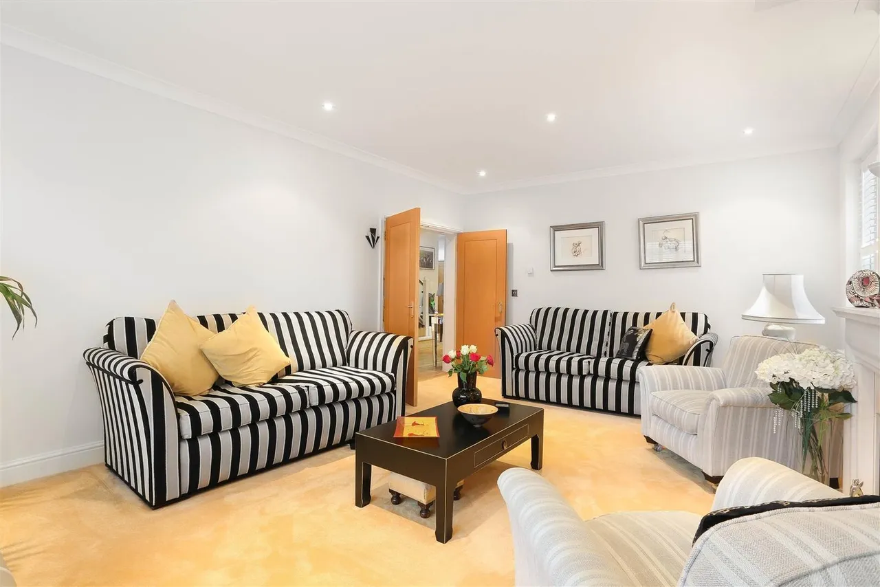 Sutton Lane, Banstead, SM7 3RB, photo 7