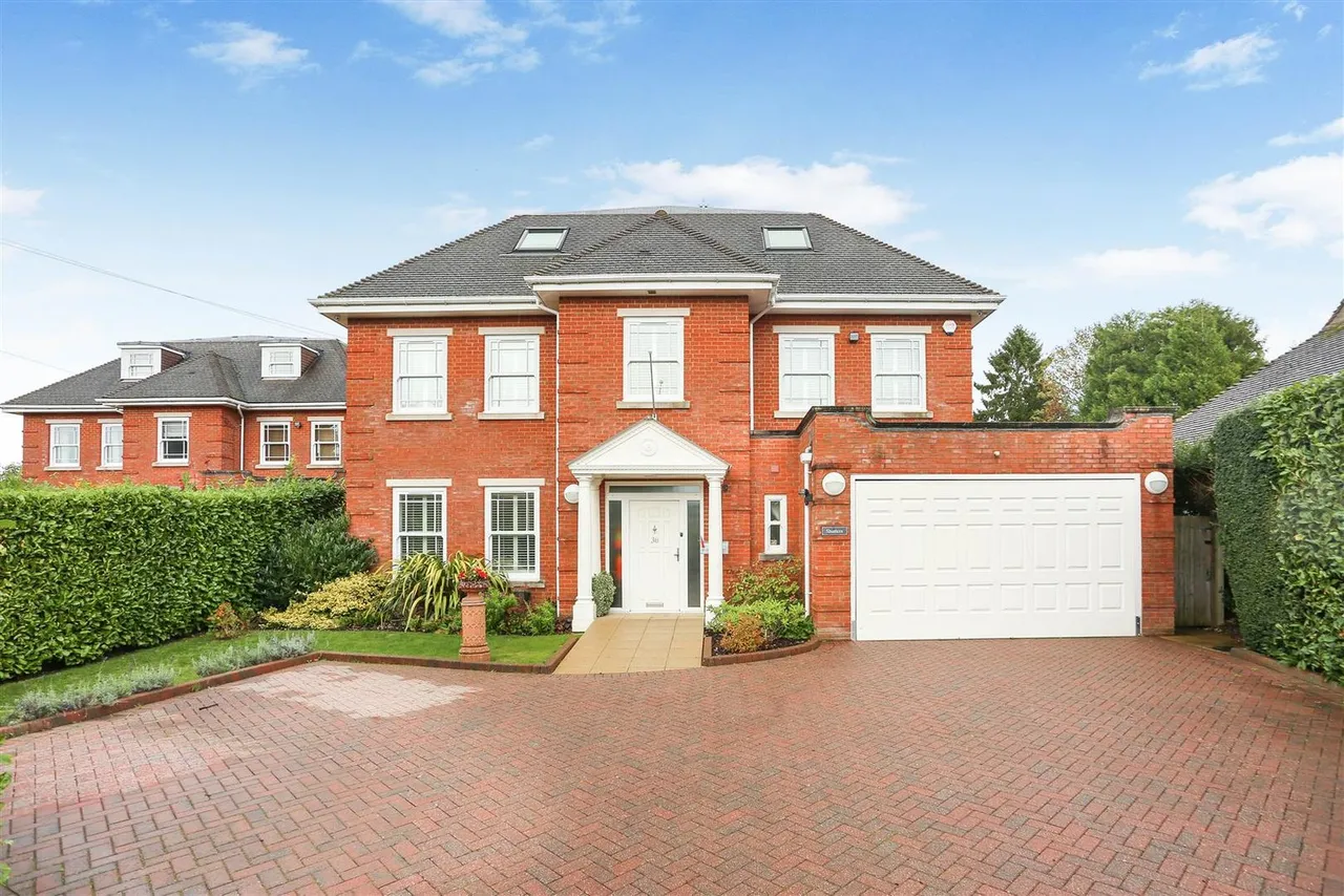 7 bed house for sale — Sutton Lane, Banstead, SM7 3RB