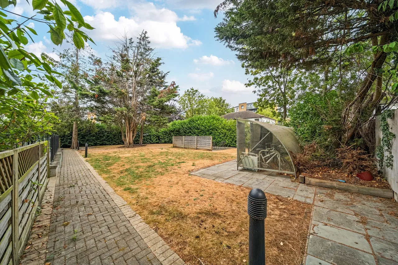Bromley Common, BR2, photo 15
