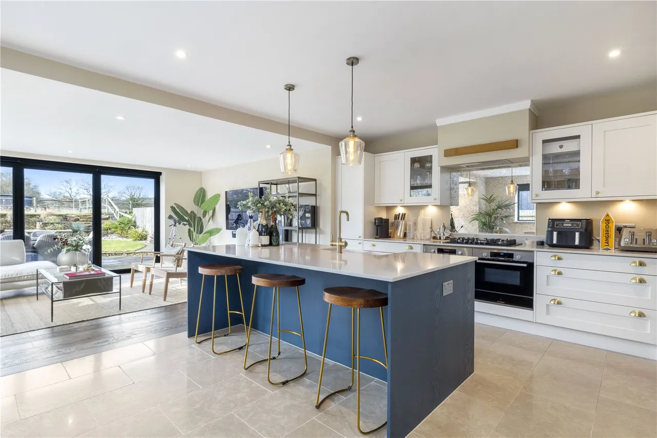 The Street, Dockenfield, Farnham, Surrey, GU10 4HR, photo 2