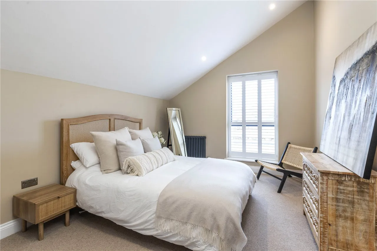 The Street, Dockenfield, Farnham, Surrey, GU10 4HR, photo 13