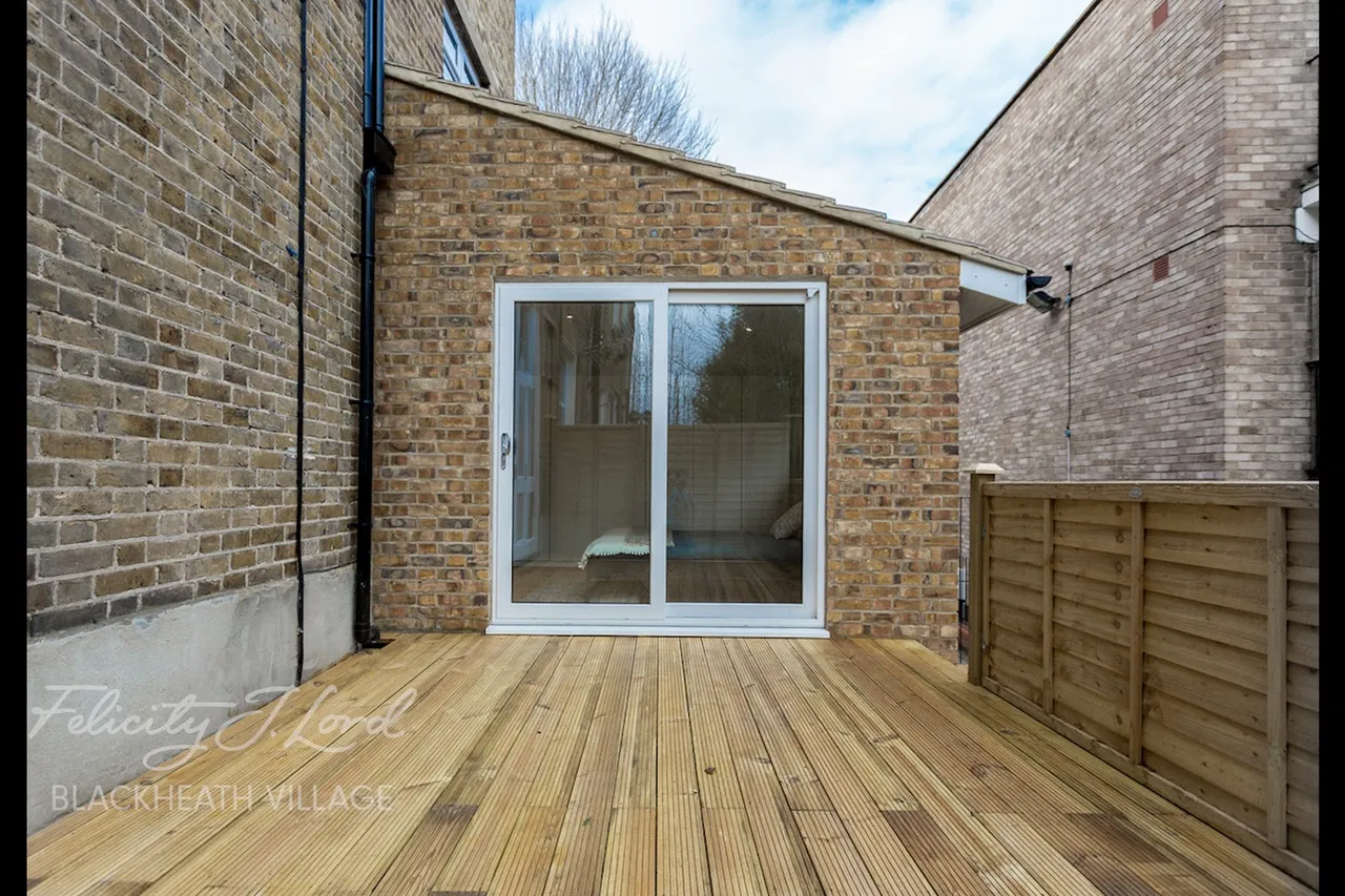 Somertrees Avenue, London, photo 4