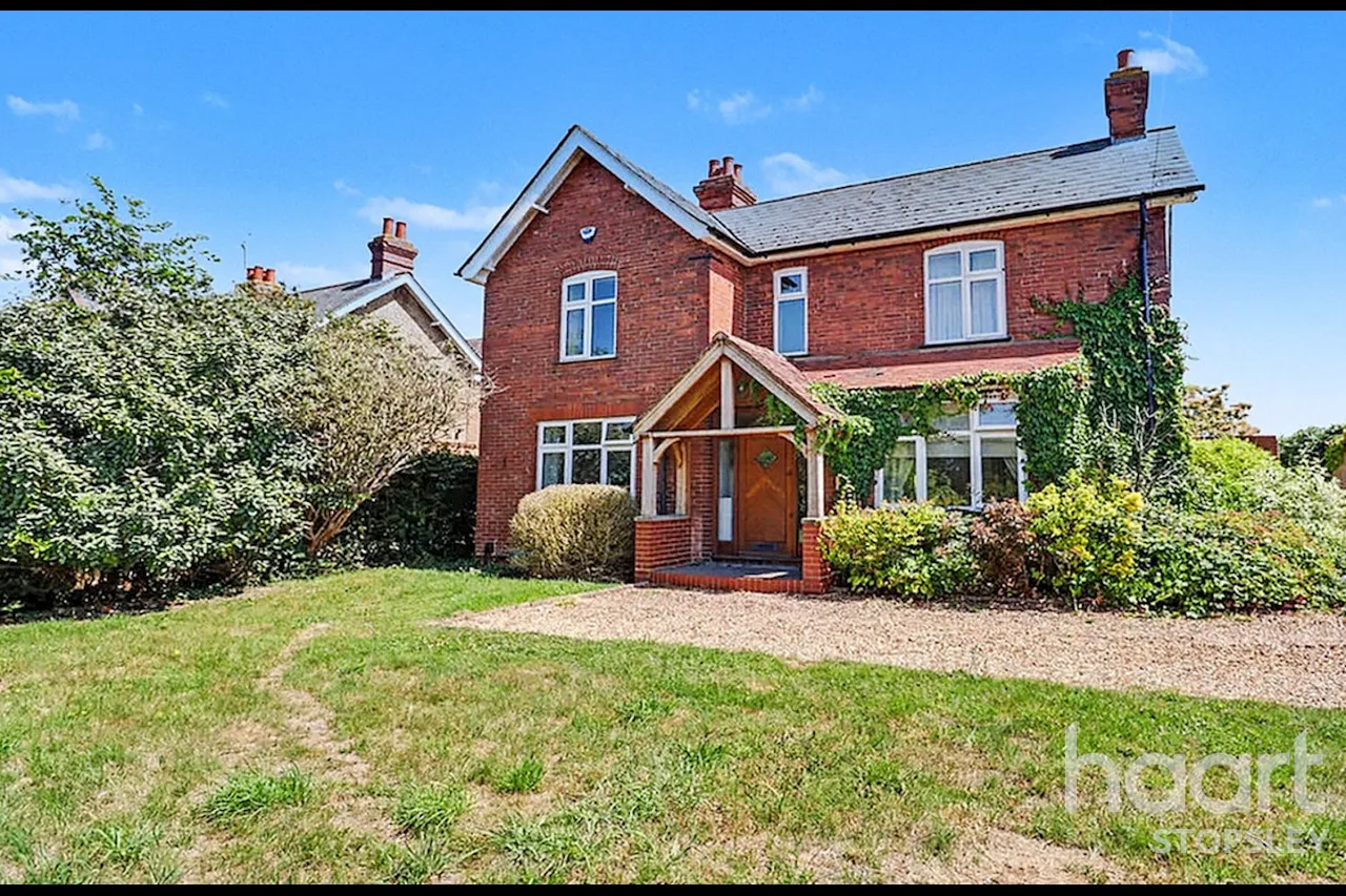 3 bed house for sale, Park Road, Westoning Village, MK45
