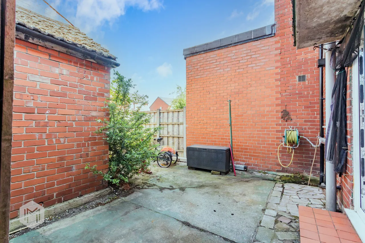 Grange Avenue, Little Lever, Bolton, BL3 1NT, photo 16