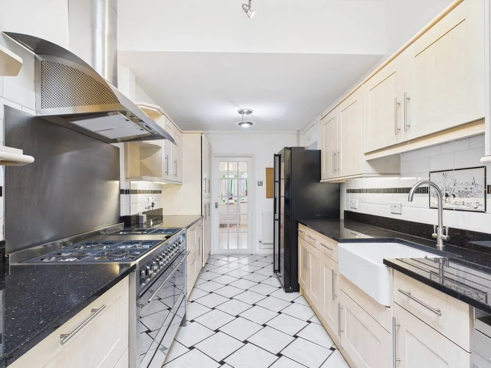 Grosvenor Road, Staines-upon-Thames, TW18, photo 16