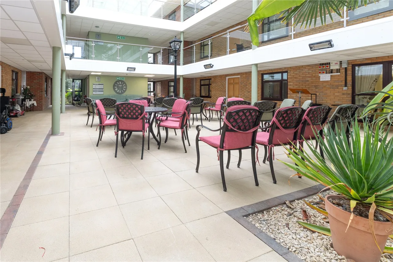 Newport Pagnell, Buckinghamshire, photo 13