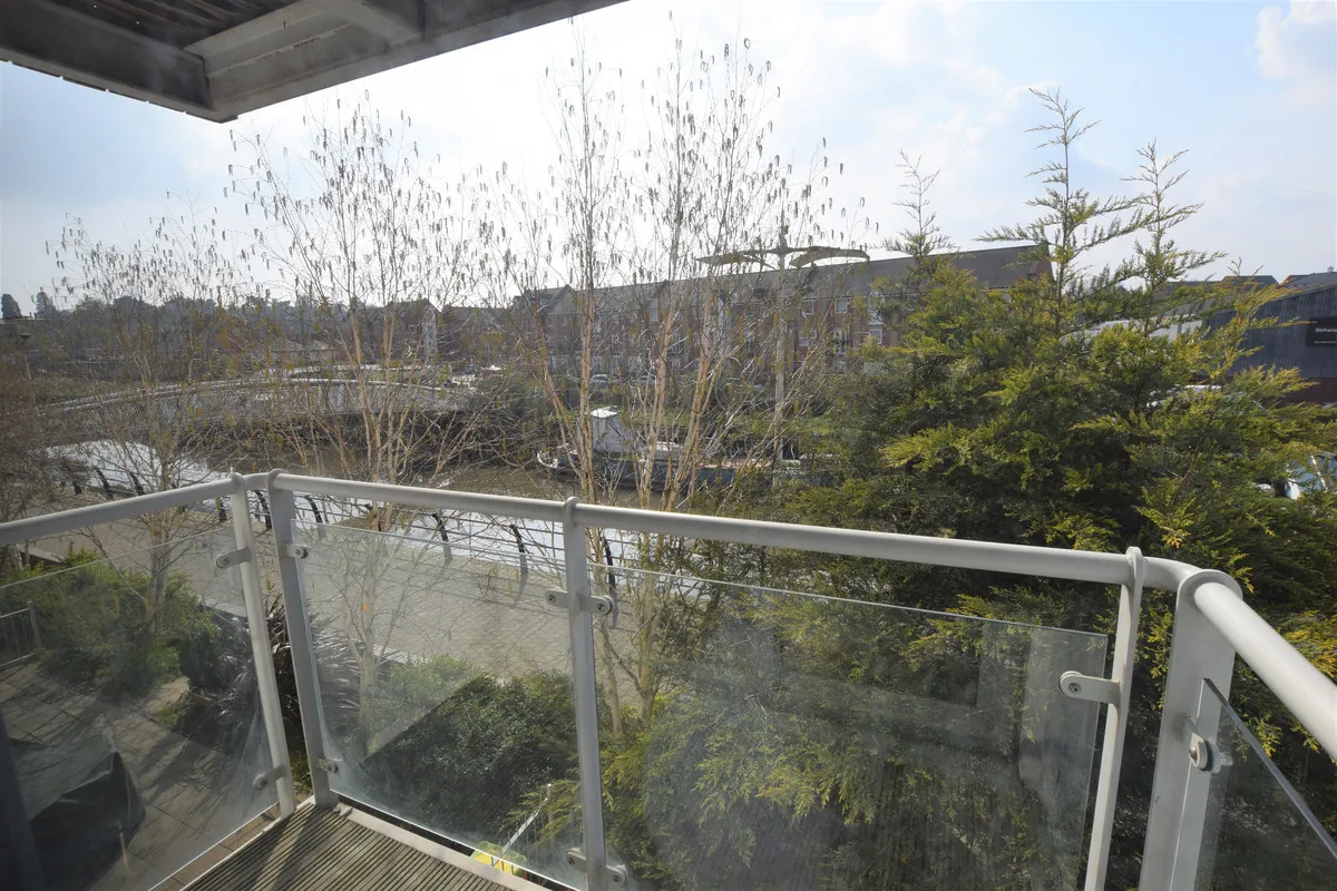 Hawkins Road, Colchester, Essex, CO2 8XY, photo 7
