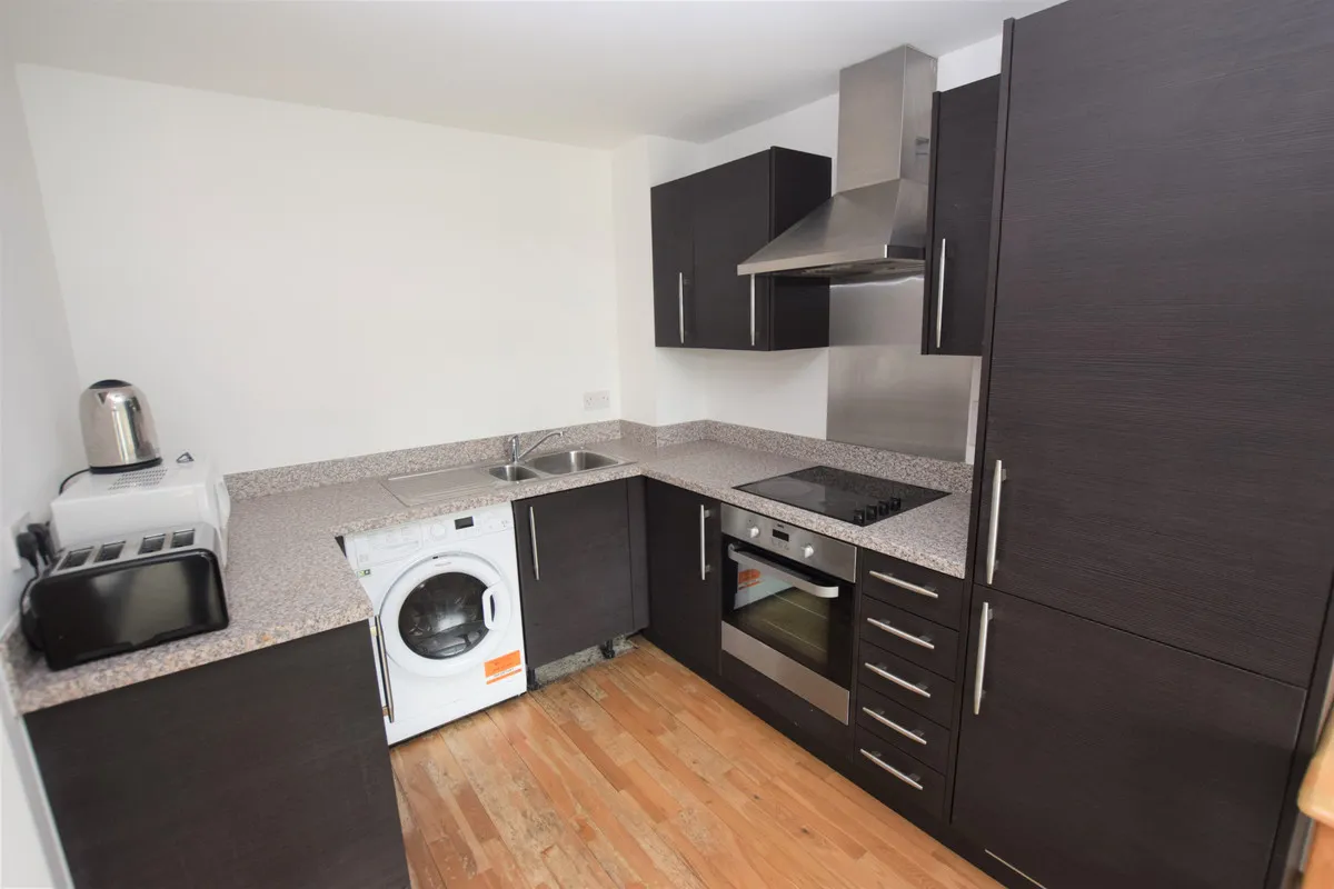 Hawkins Road, Colchester, Essex, CO2 8XY, photo 2
