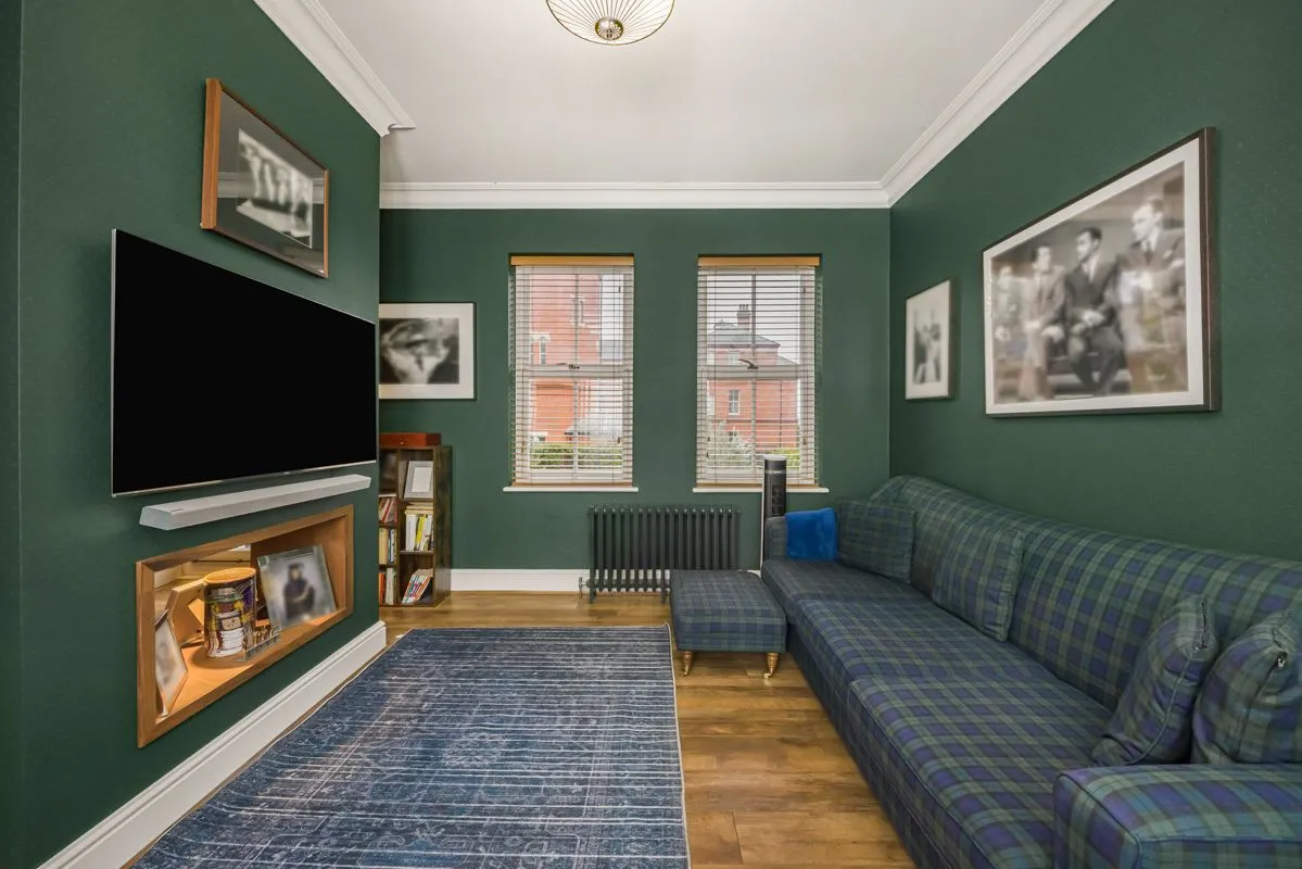 Brandesbury Square, Woodford Green, IG8, photo 15