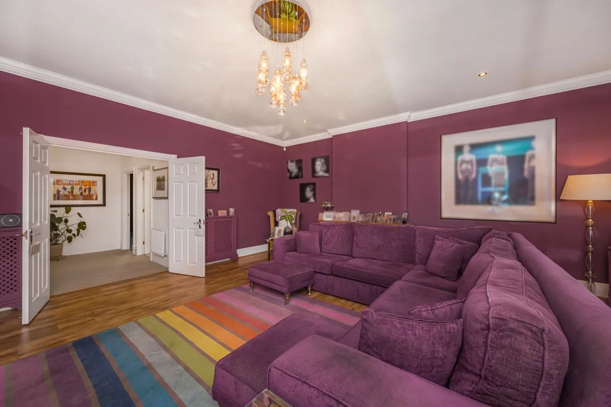 Brandesbury Square, Woodford Green, IG8, photo 4
