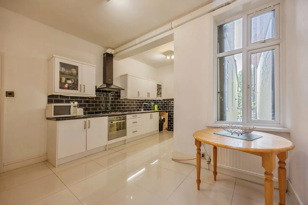 Sanderstead Road, SOUTH CROYDON, Surrey, CR2, photo 6