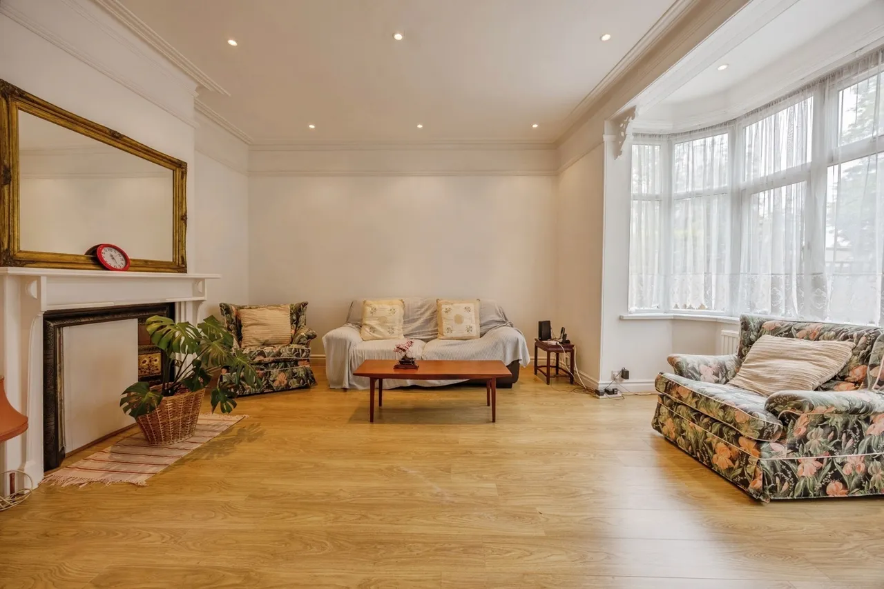 Sanderstead Road, SOUTH CROYDON, Surrey, CR2, photo 3