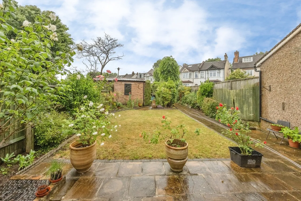 Sanderstead Road, SOUTH CROYDON, Surrey, CR2, photo 2