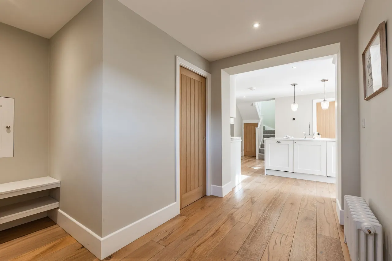 Beautiful Light Filled Four Bedroom H, photo 15