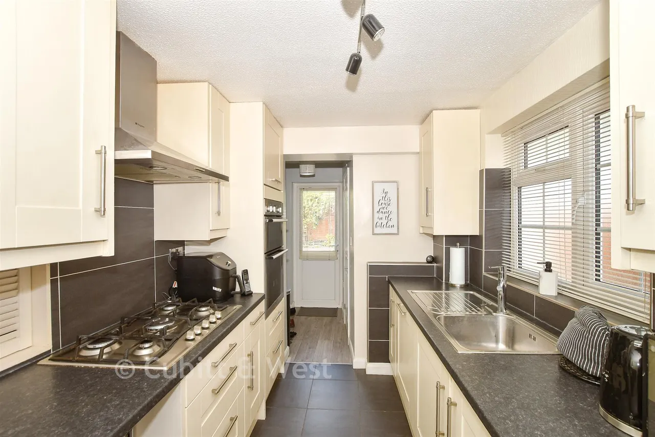 Woburn Road, Gossops Green, RH11, photo 7