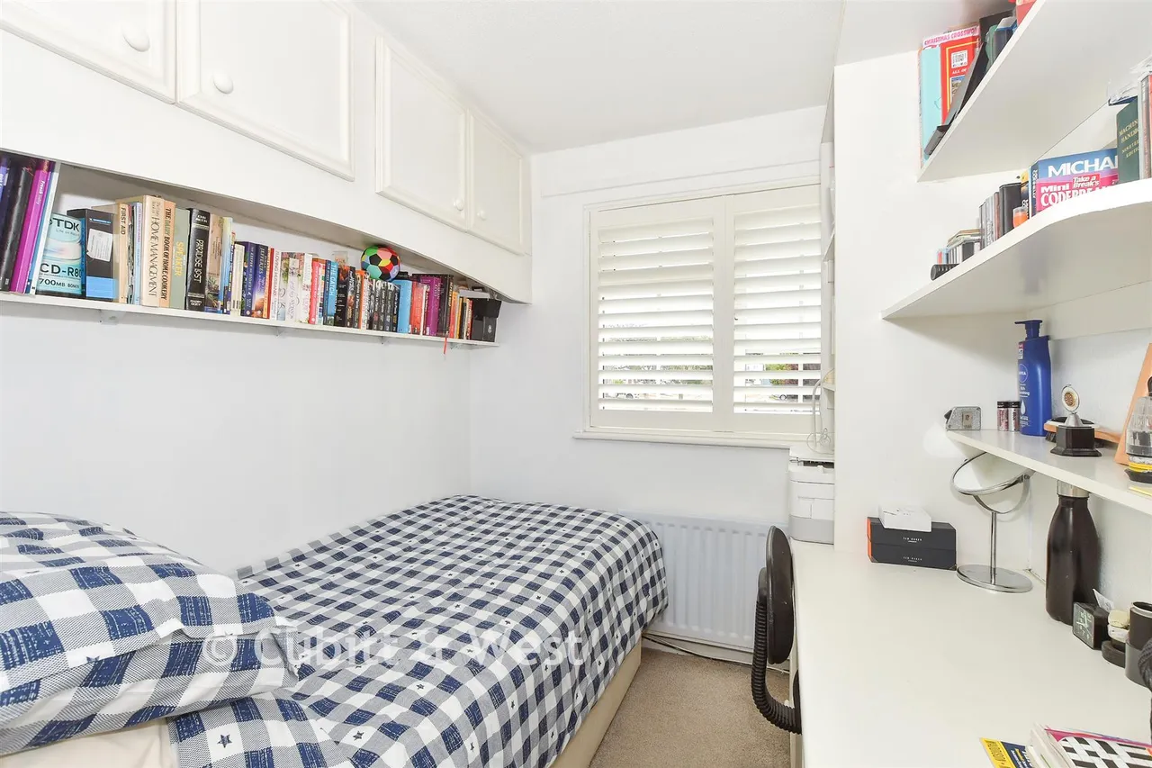 Woburn Road, Gossops Green, RH11, photo 11