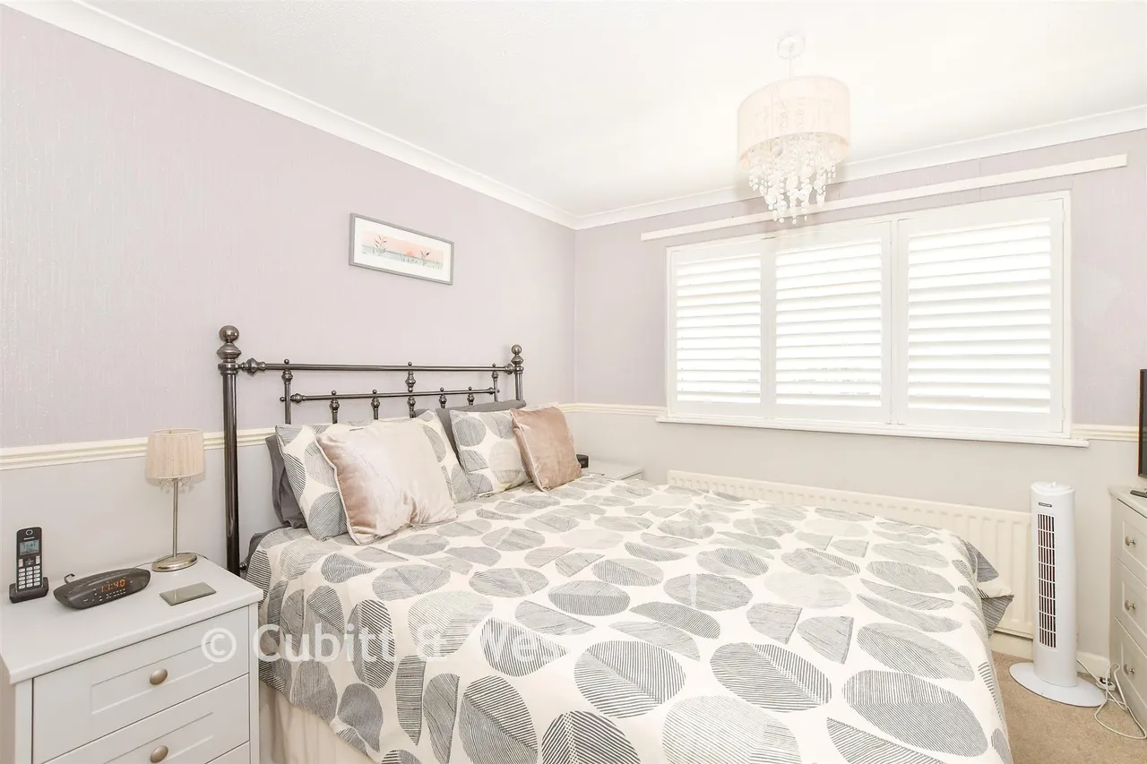 Woburn Road, Gossops Green, RH11, photo 8