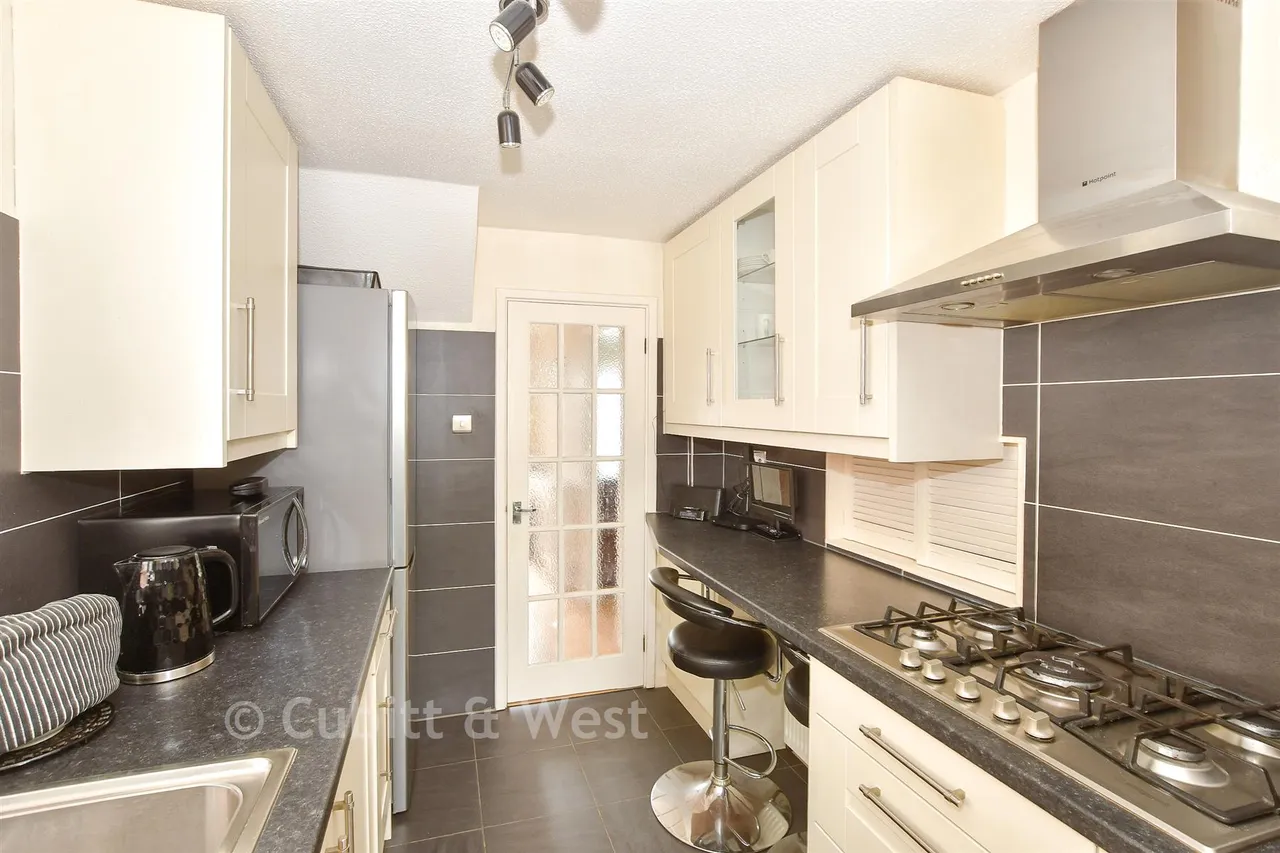 Woburn Road, Gossops Green, RH11, photo 6