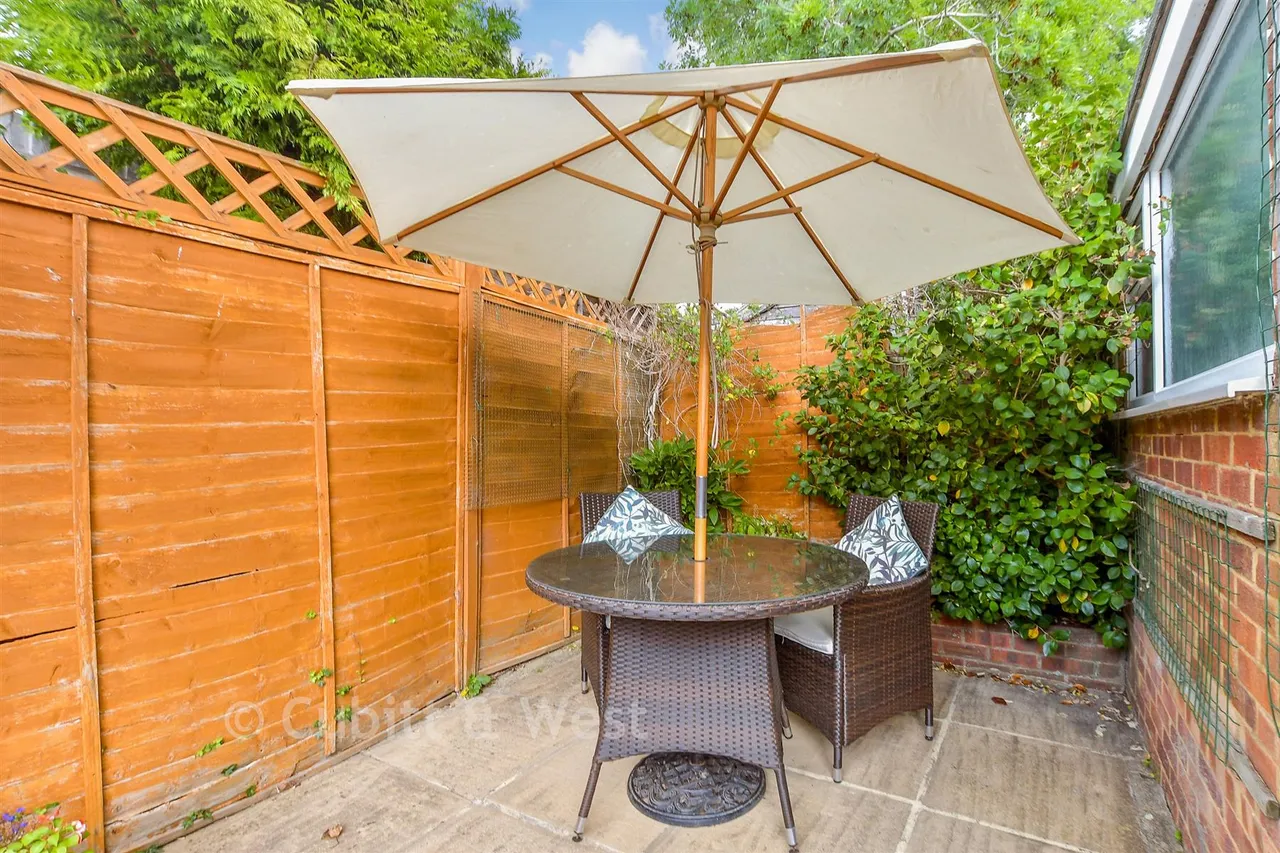 Woburn Road, Gossops Green, RH11, photo 15