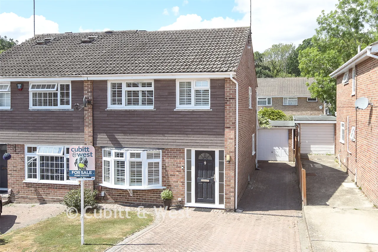 3 bed house for sale, Woburn Road, Gossops Green, RH11