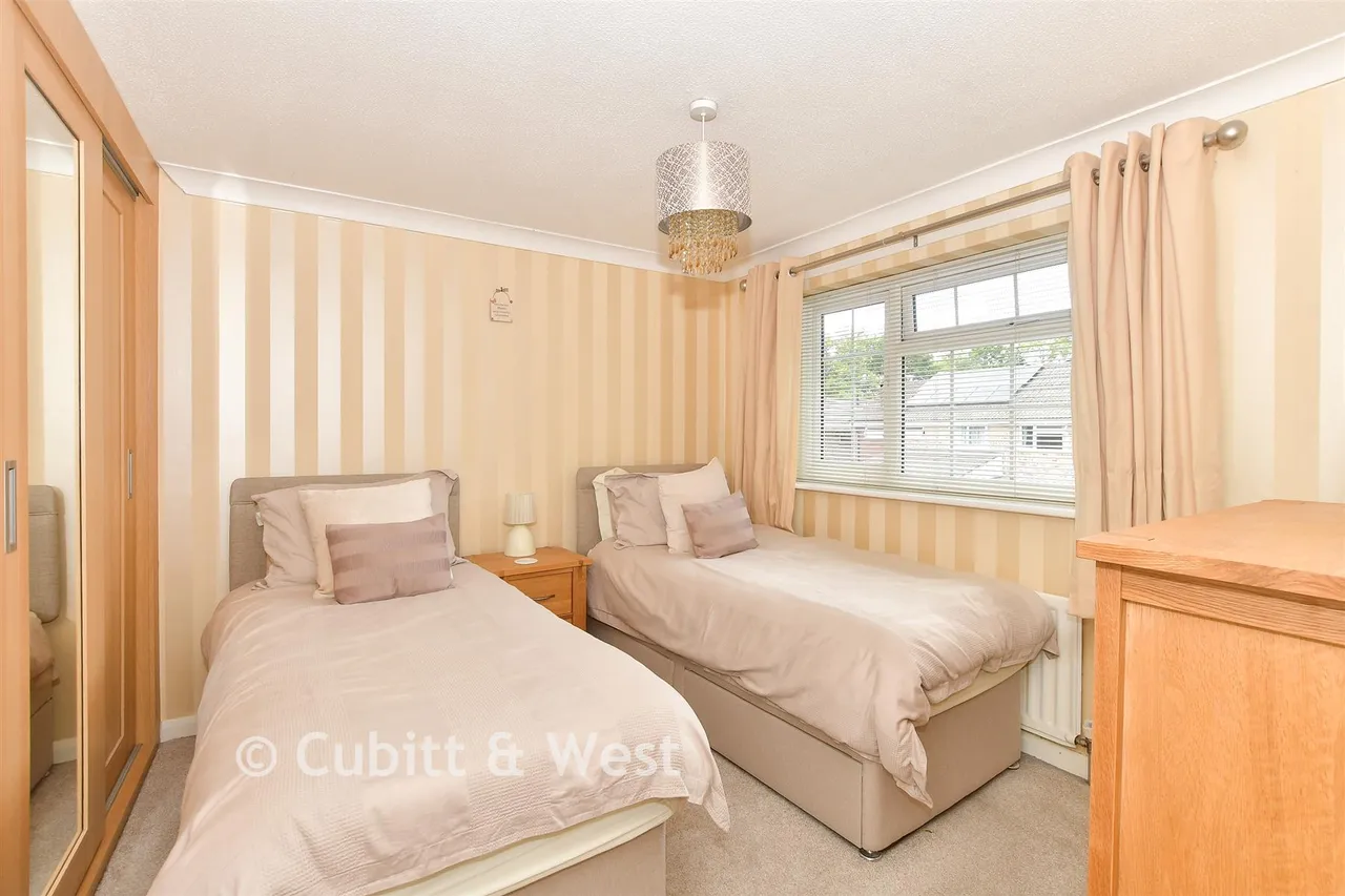 Woburn Road, Gossops Green, RH11, photo 10