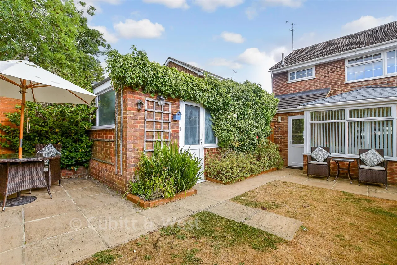 Woburn Road, Gossops Green, RH11, photo 14