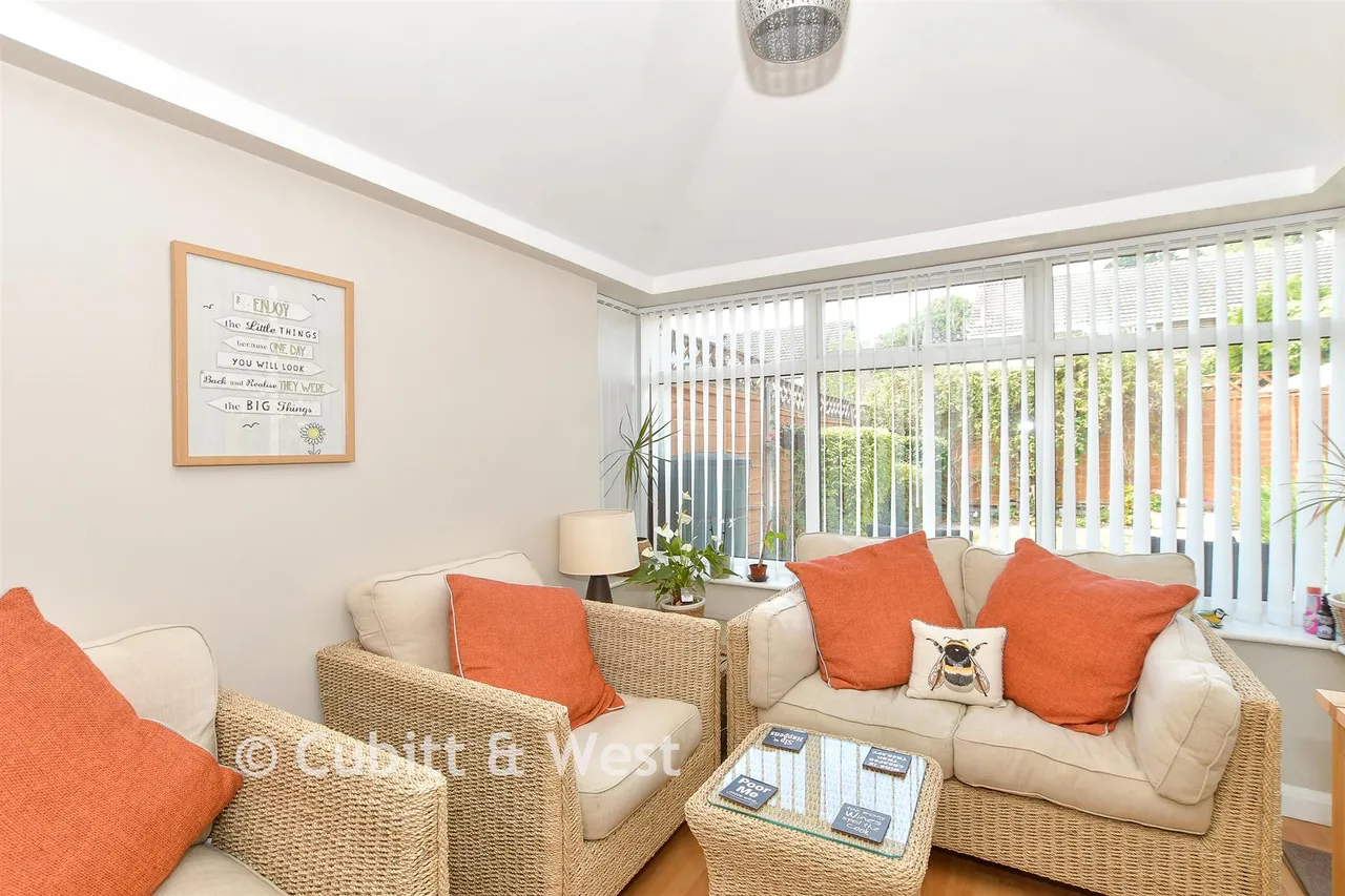 Woburn Road, Gossops Green, RH11, photo 5