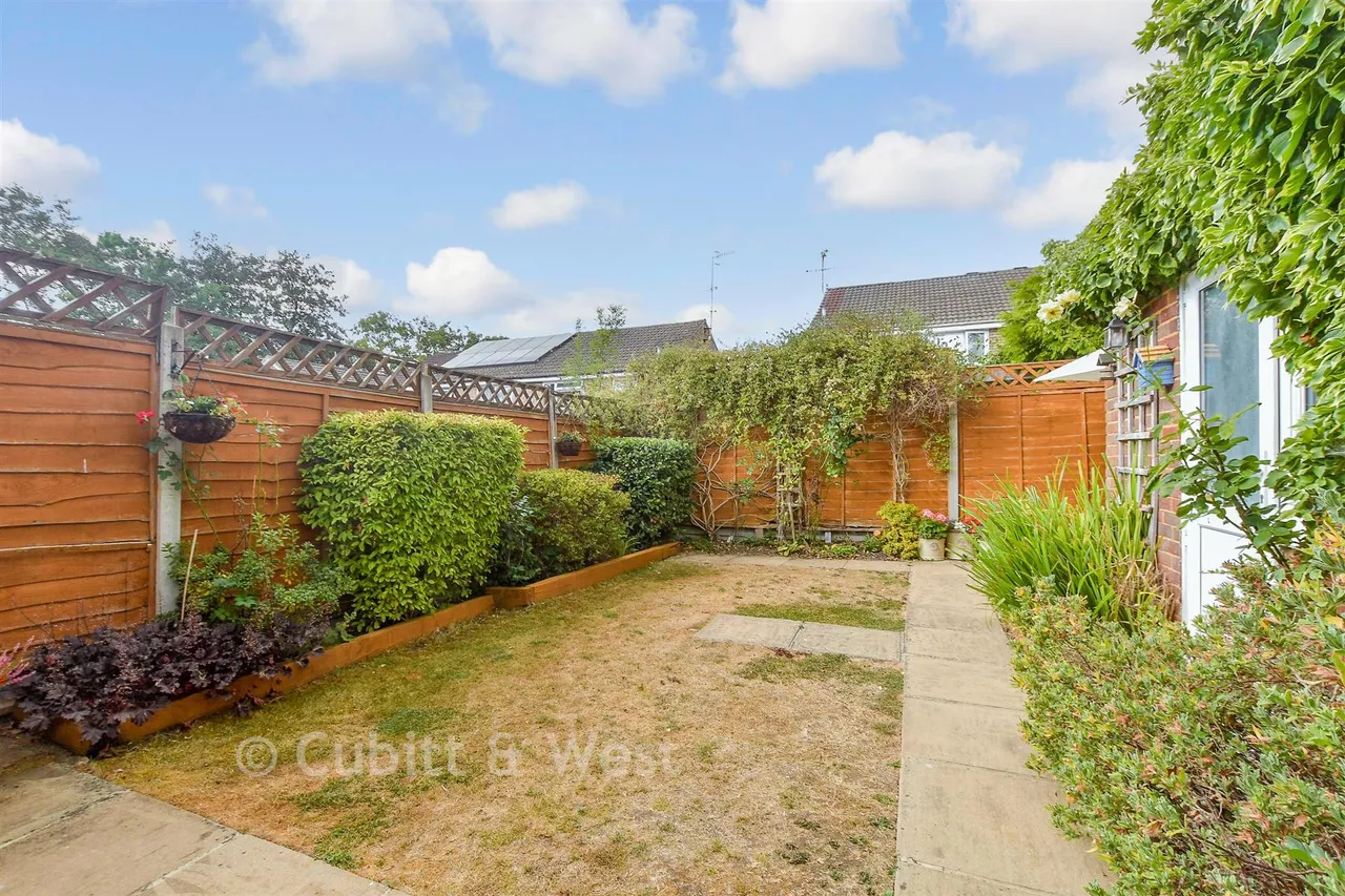 Woburn Road, Gossops Green, RH11, photo 13