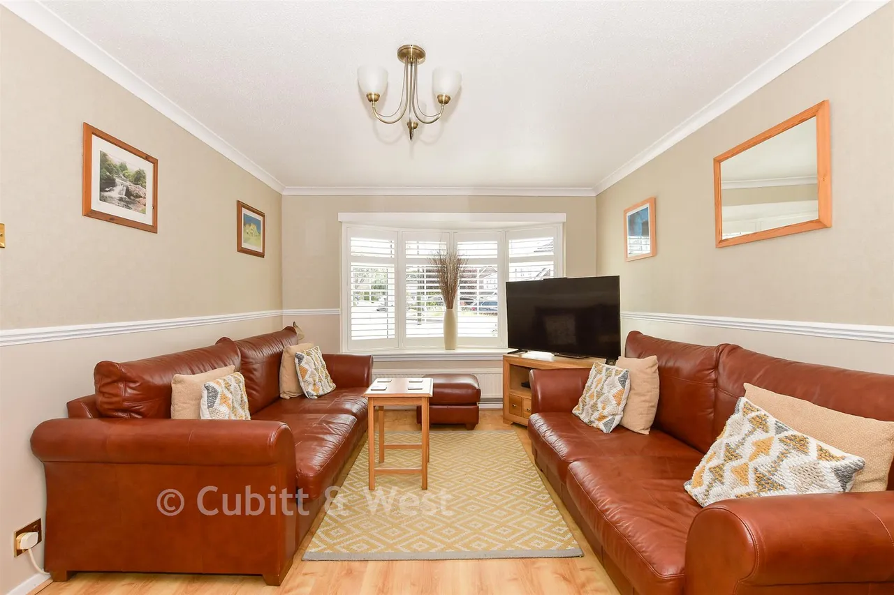 Woburn Road, Gossops Green, RH11, photo 2
