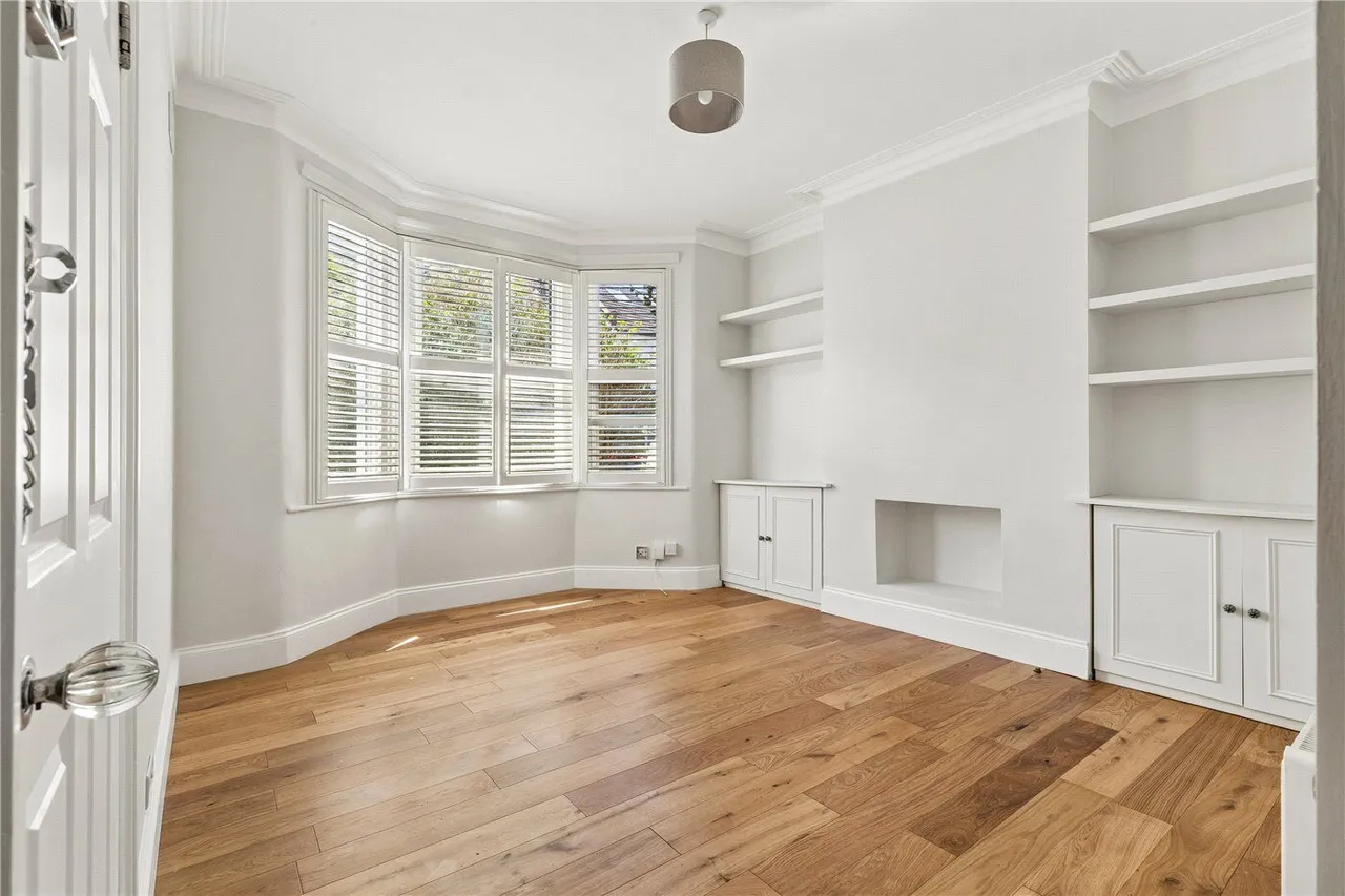 2 bed flat to rent, Crusoe Road, Mitcham, CR4