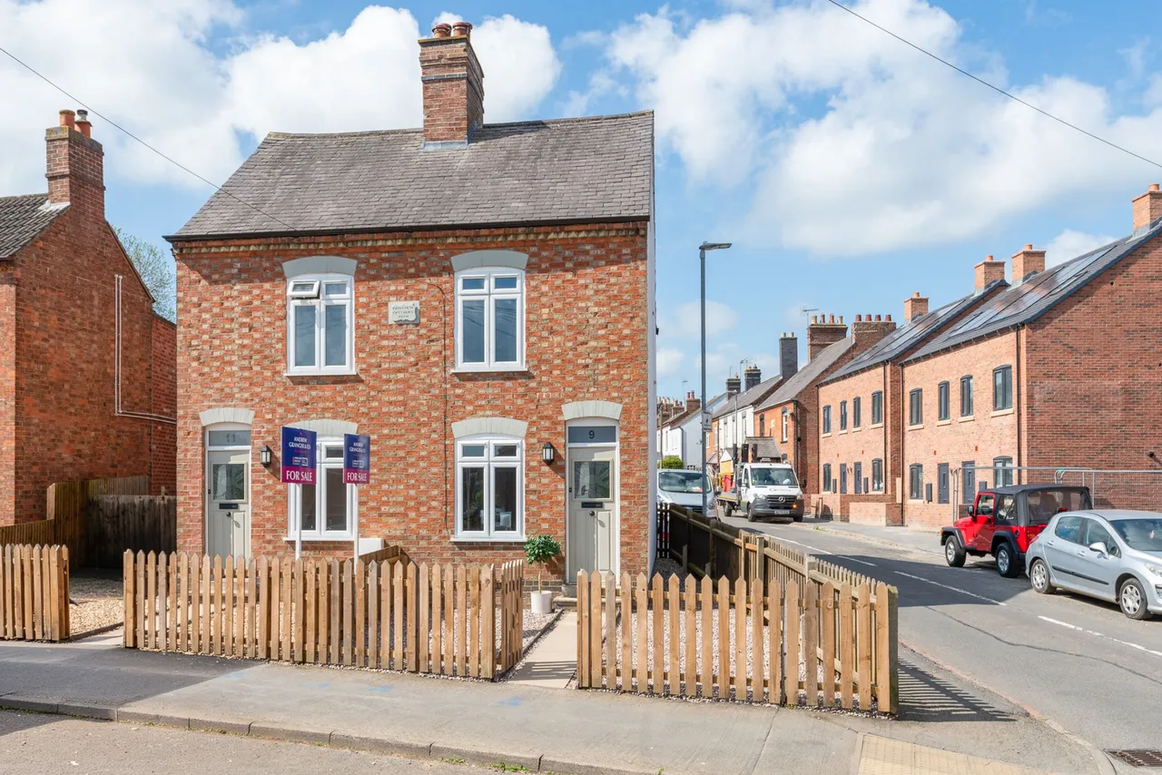2 bed house for sale, Saddington Road, Fleckney, LE8