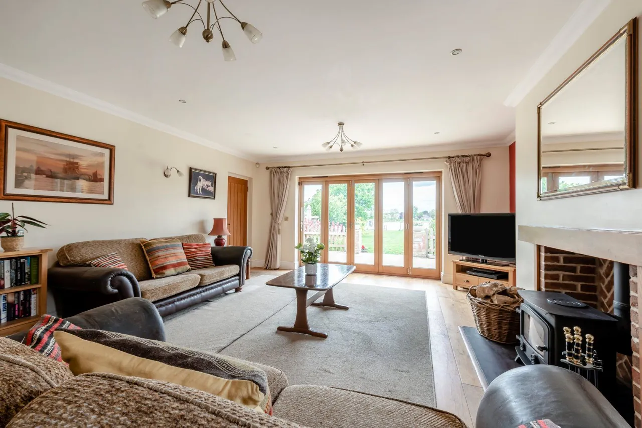 Eastoke Avenue, Hayling Island, Hampshire, PO11 9QW, photo 8
